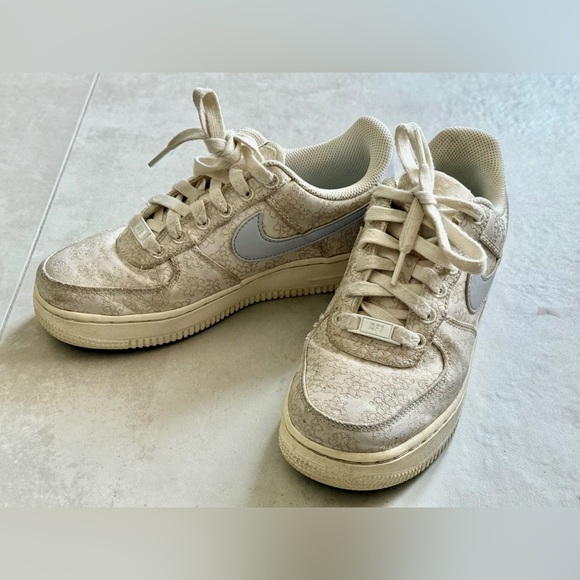 Nike Cream and Gray Patterned Sneakers - Picture 1 of 4